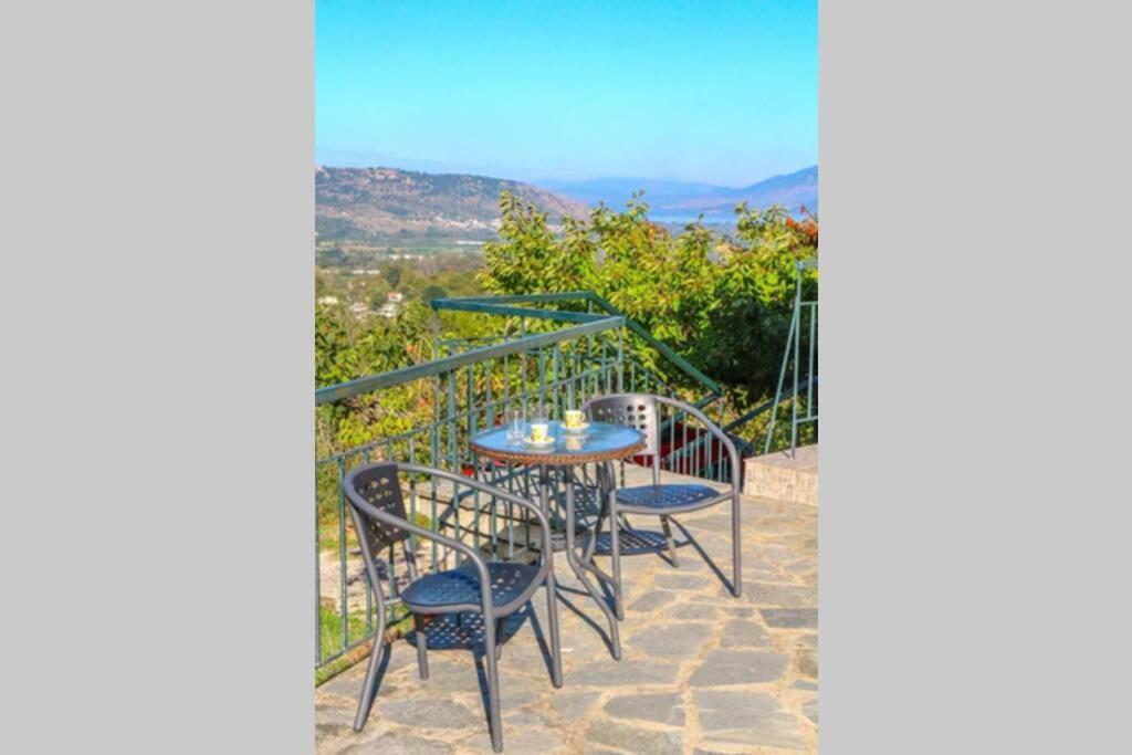 Breathtaking Lake View Cottage With A Fireplace Next To Ioannina City! Exterior photo